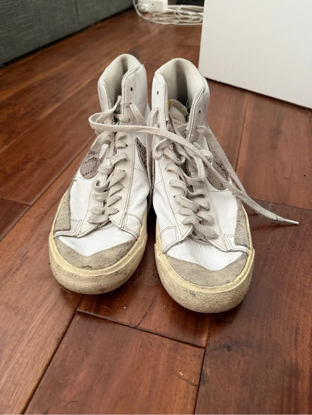 Nike High-Top Sneakers in White with Snake-Print Swoosh